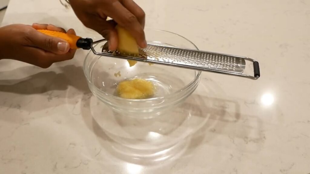 Grating the apple
