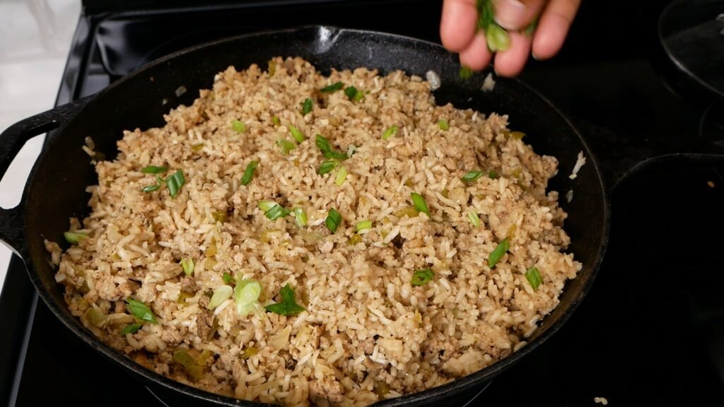 Garnishing with green onions